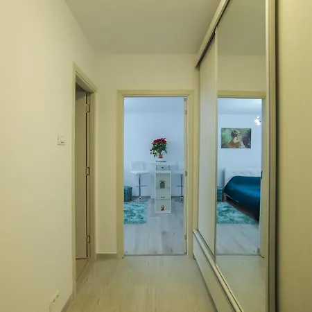 Premier Βουκουρέστι